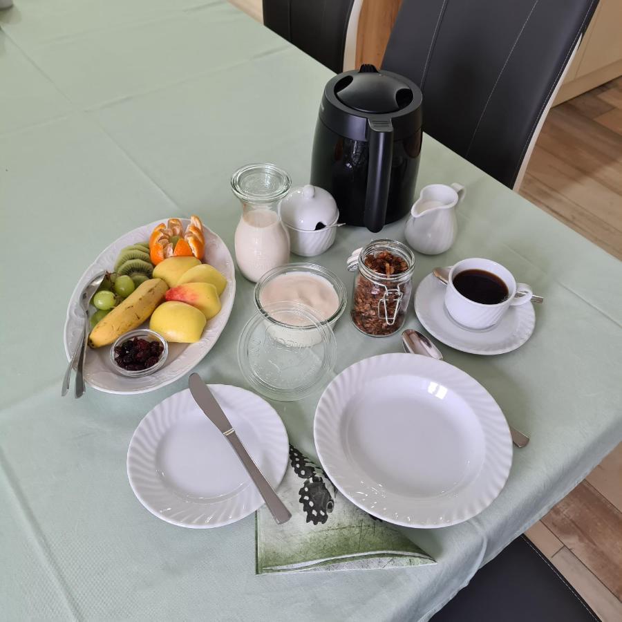 Gaestezimmer Treuen - Bed & Breakfast Extérieur photo